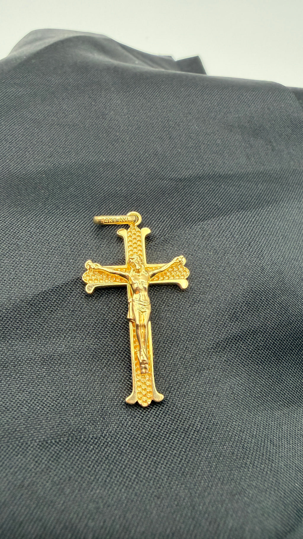 14K Solid Gold Crucifix Pendant – 31.75mm